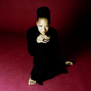 Lisa Simone Kelly