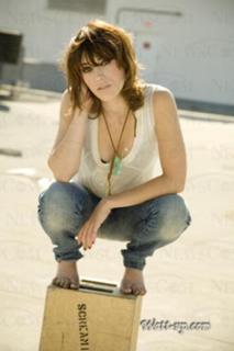 Lizzy Caplan