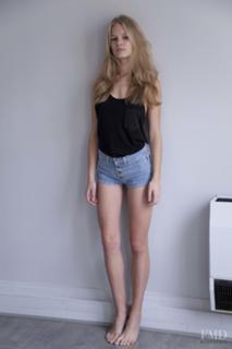 Anna Ewers